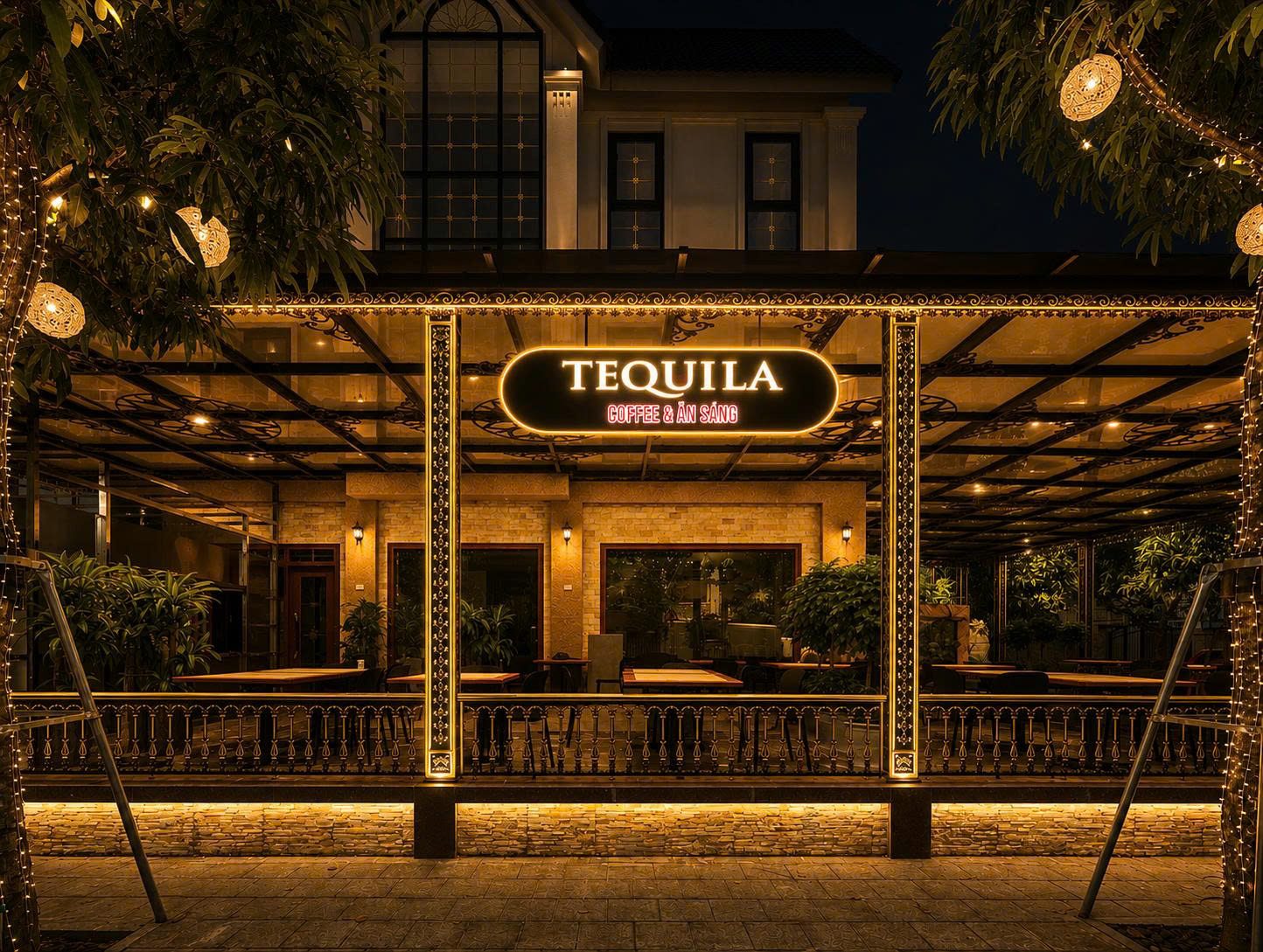 Cà phê — Tequila Coffee & Ăn sáng, mái hiên