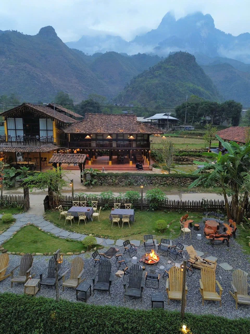 Homestay — toàn cảnh trên cao, hoàng hôn