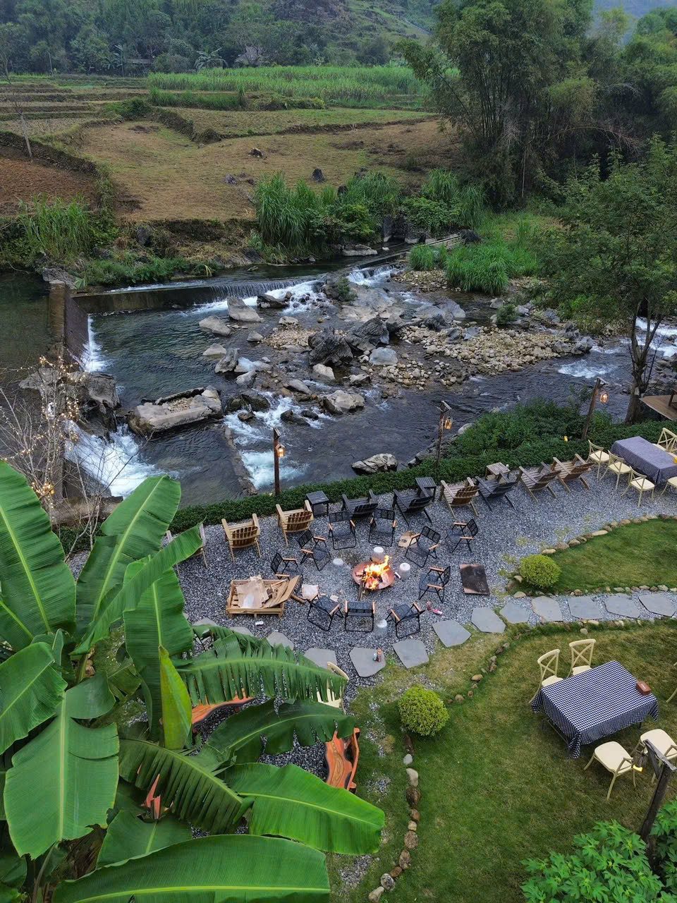 Homestay — hồ cá Koi trên cao